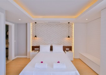 Kısmi Deniz Manzaralı ve Balkonlu-1